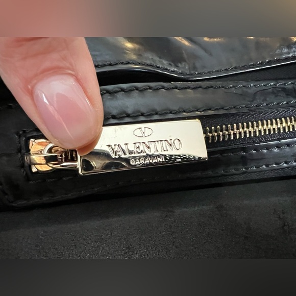 Valentino- Lacca Betty Bow Tote - pre-loved condition - Picture 10 of 15